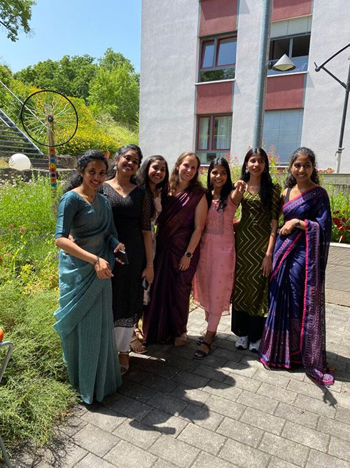 Teilnehmerinnen des indischen Festes der Begegnung .